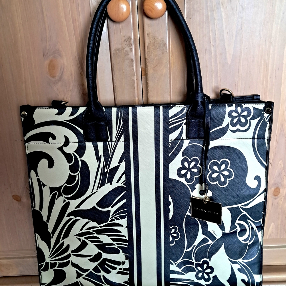 Trina Turk Island Breeze Tote NWOT Black/White Tropical Print Spacious!